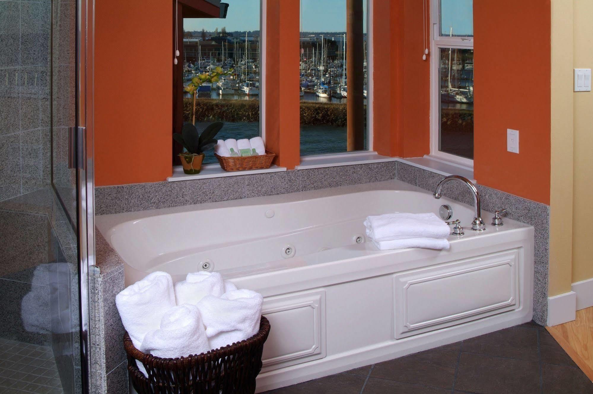 Cannery Pier Hotel & Spa Astoria Exterior photo